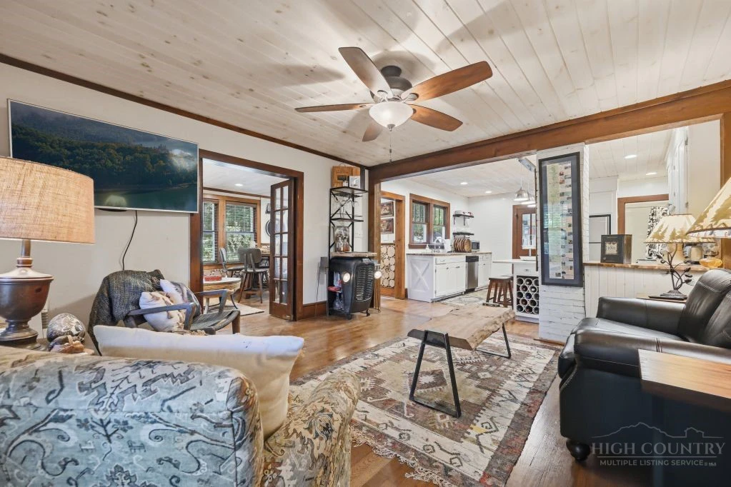 Image number 4 for the current listing