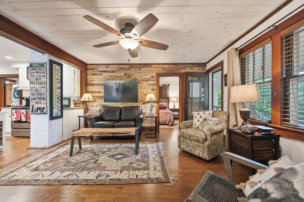 Image number 6 for the current listing