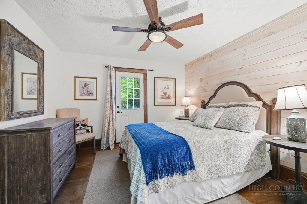 Image number 11 for the current listing