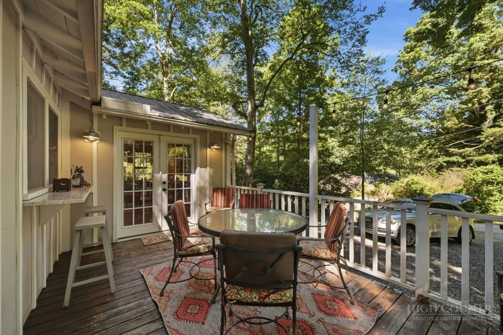 Image number 18 for the current listing