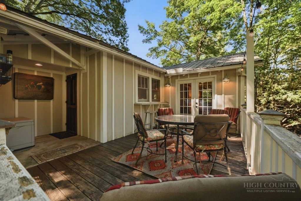 Image number 19 for the current listing