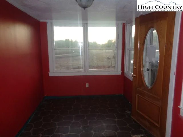 Image number 9 for the current listing