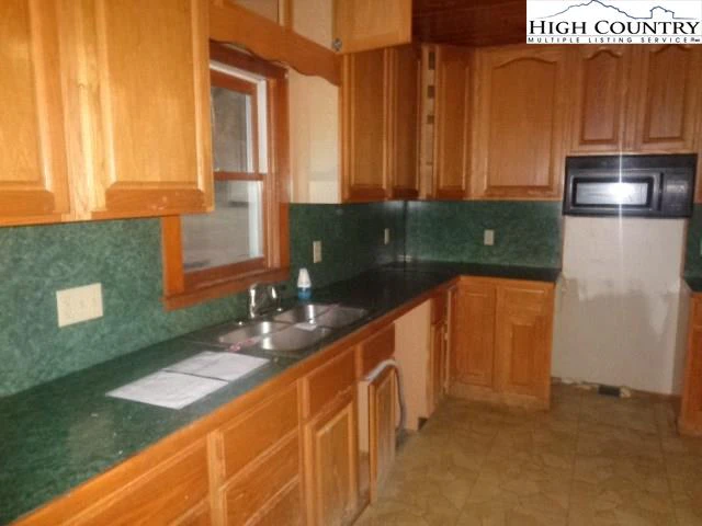 Image number 8 for the current listing