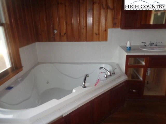 Image number 5 for the current listing