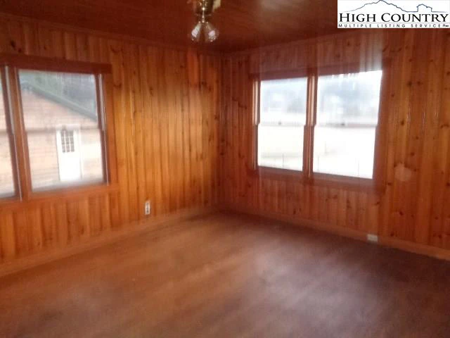 Image number 4 for the current listing