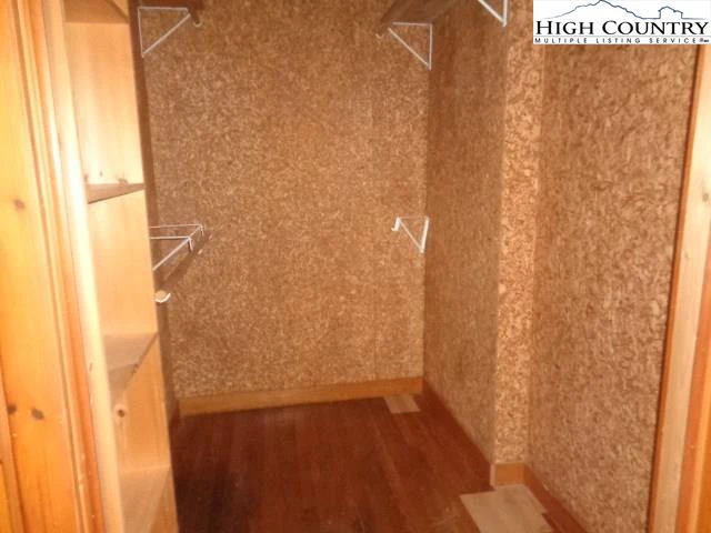 Image number 3 for the current listing