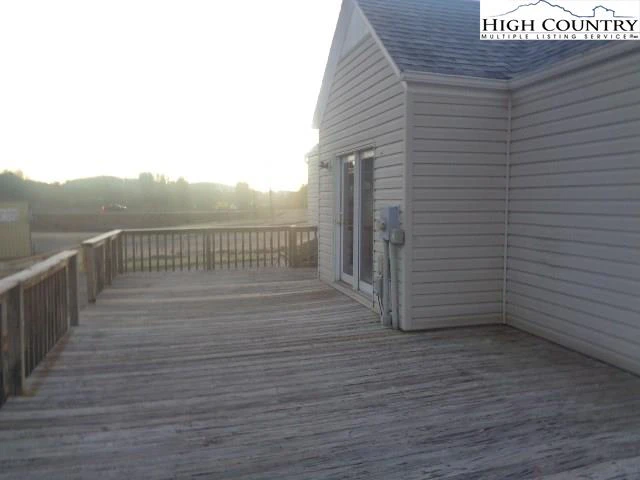 Image number 18 for the current listing