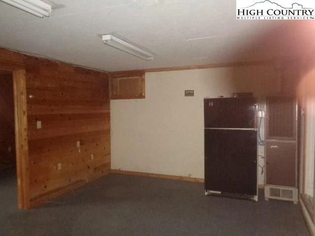 Image number 13 for the current listing