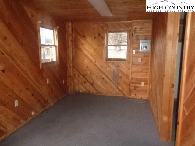 Image number 12 for the current listing