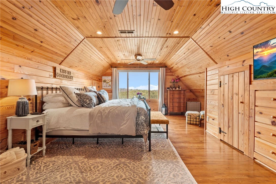 Image number 3 for the current listing