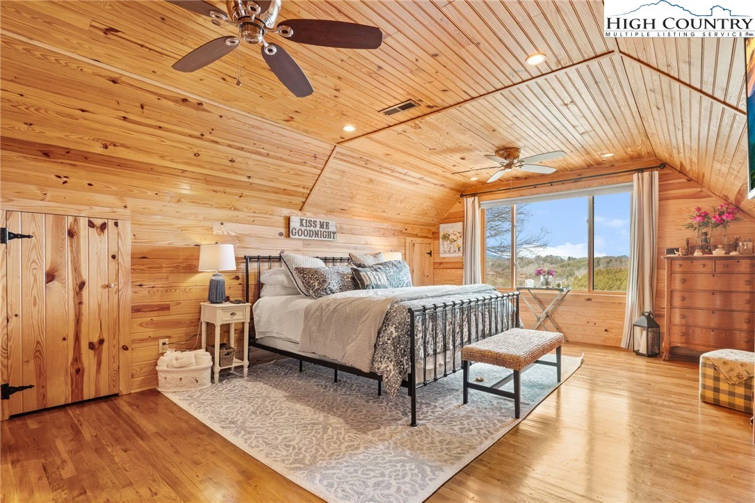 Image number 4 for the current listing