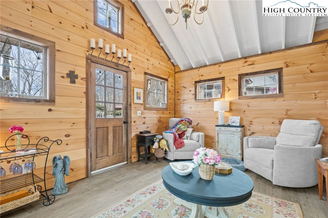 Image number 18 for the current listing