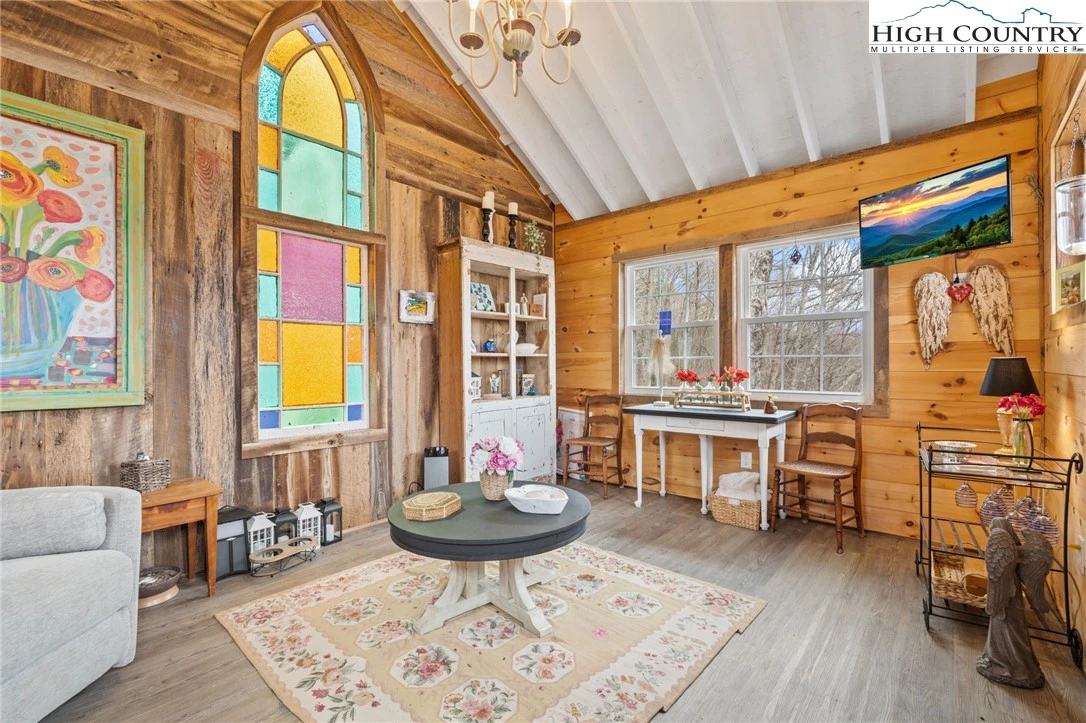Image number 19 for the current listing