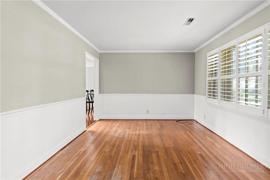 Image number 9 for the current listing