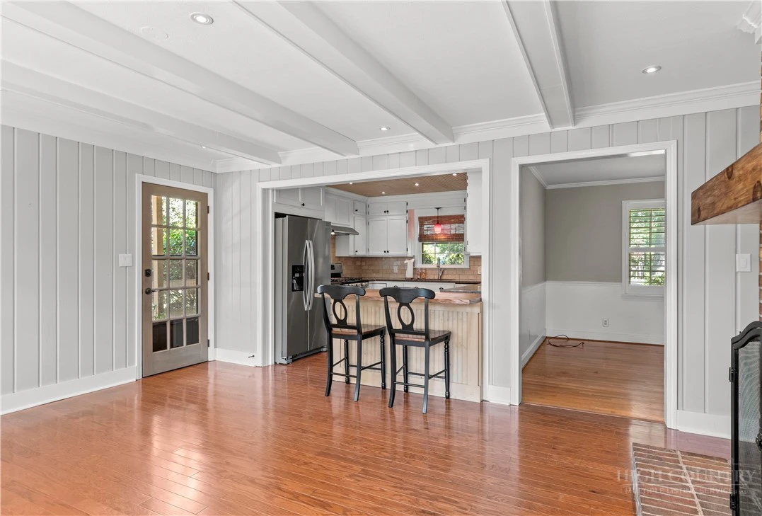 Image number 14 for the current listing