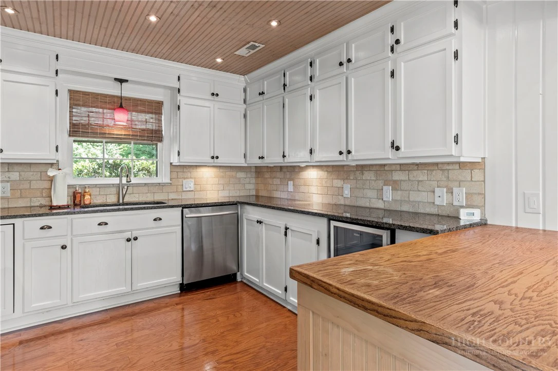 Image number 15 for the current listing