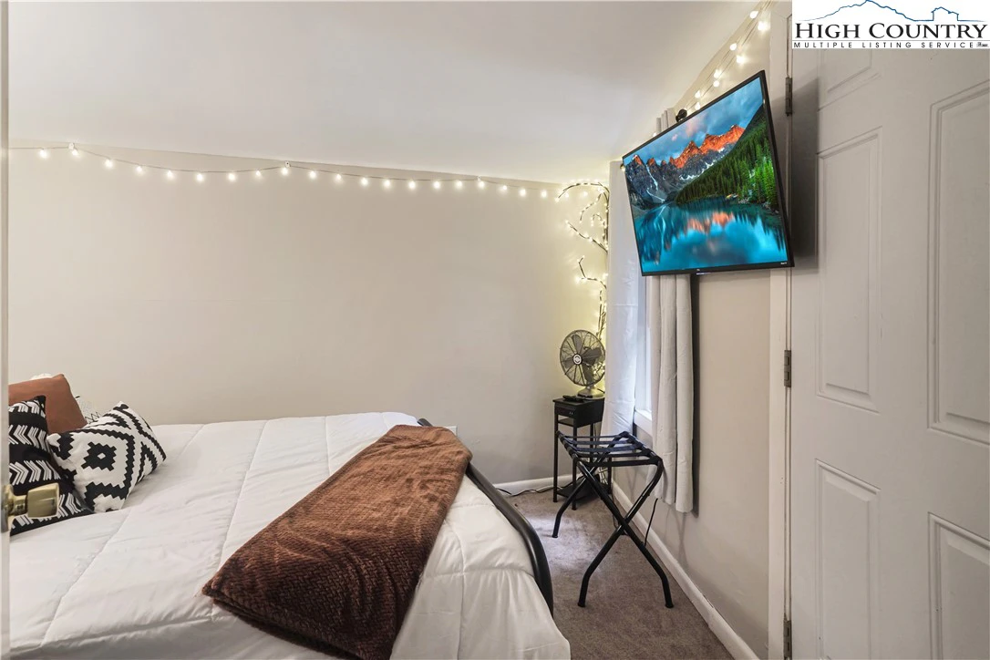 Image number 10 for the current listing
