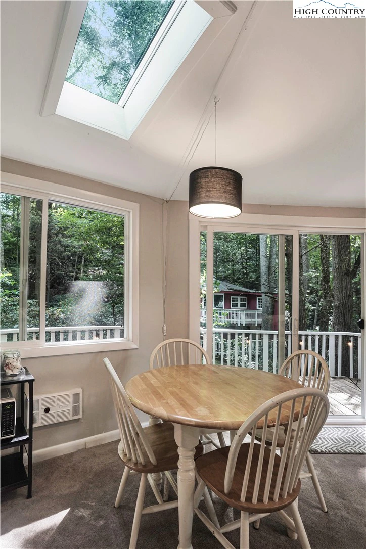 Image number 5 for the current listing