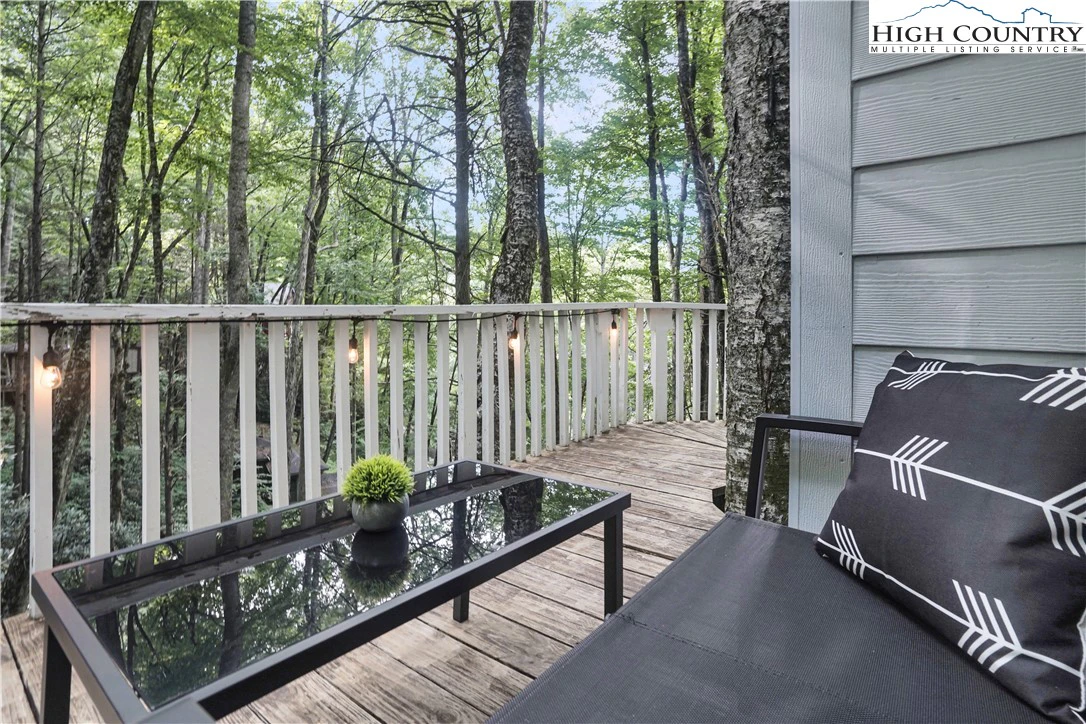 Image number 6 for the current listing