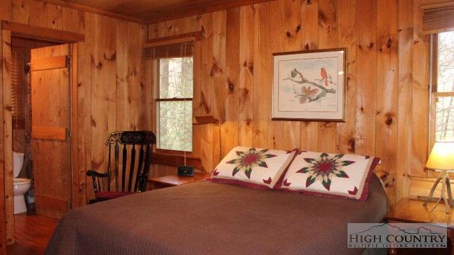 Image number 4 for the current listing