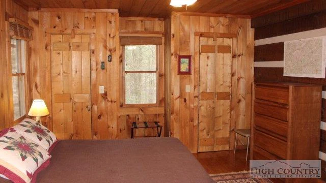 Image number 3 for the current listing