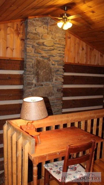 Image number 19 for the current listing