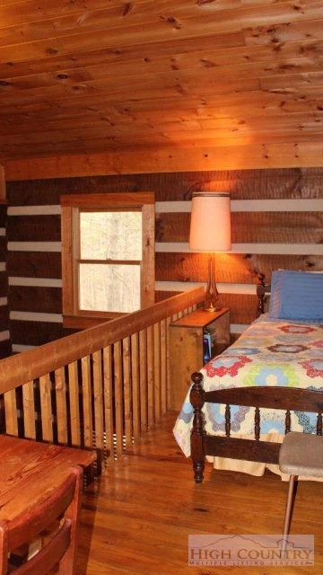 Image number 18 for the current listing
