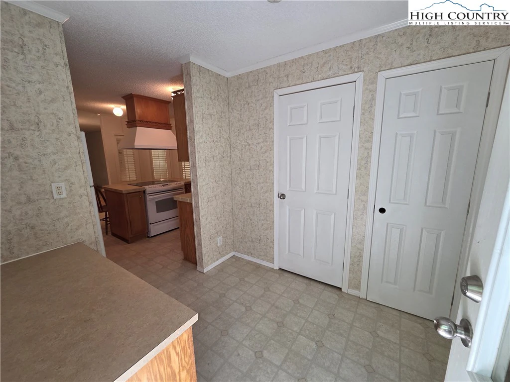 Image number 11 for the current listing