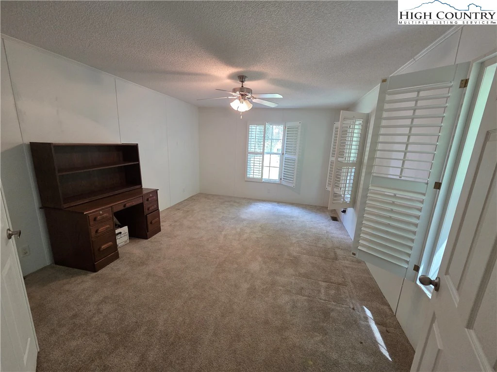 Image number 19 for the current listing