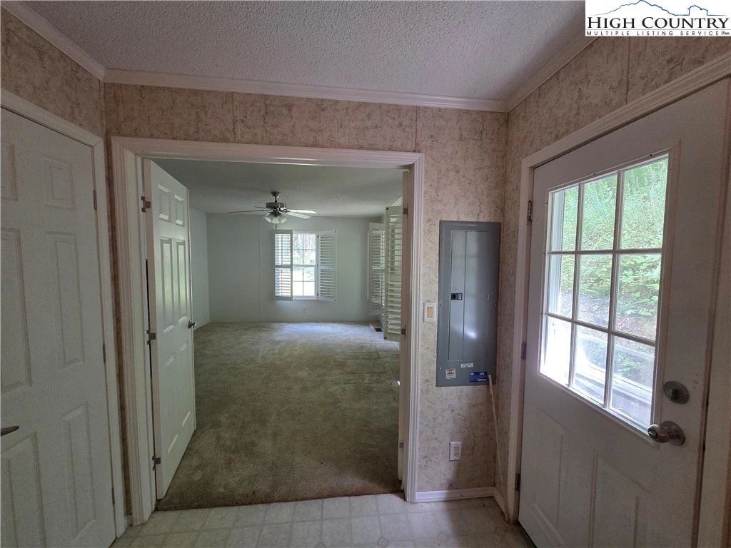 Image number 18 for the current listing