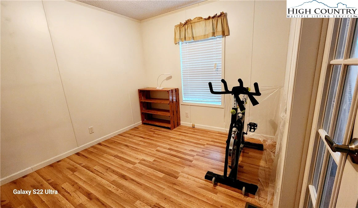 Image number 2 for the current listing