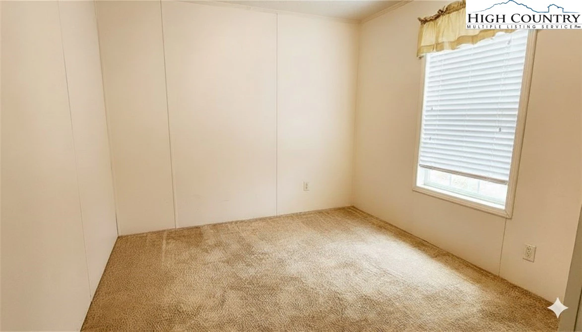Image number 13 for the current listing