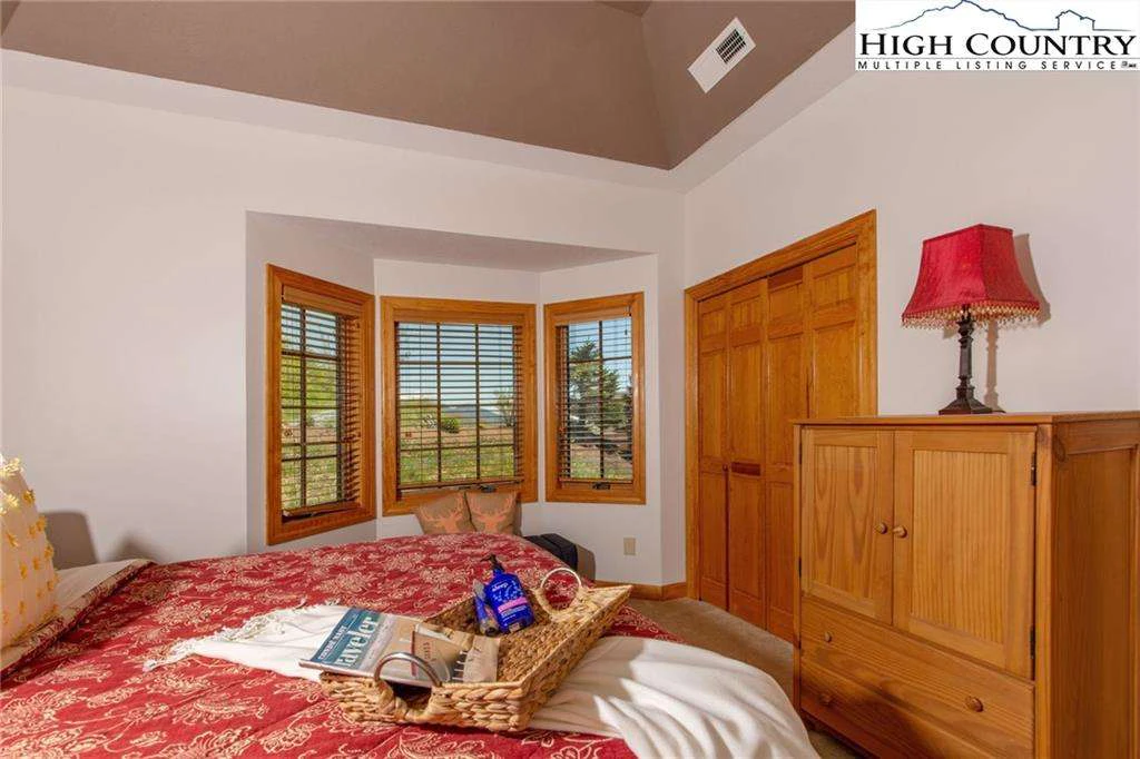 Image number 21 for the current listing