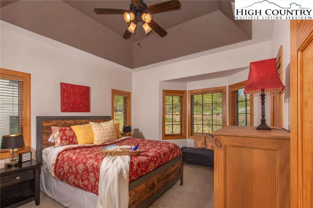 Image number 20 for the current listing