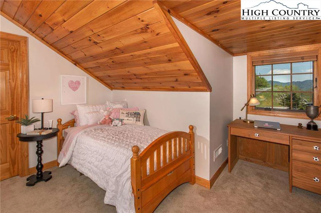 Image number 2 for the current listing