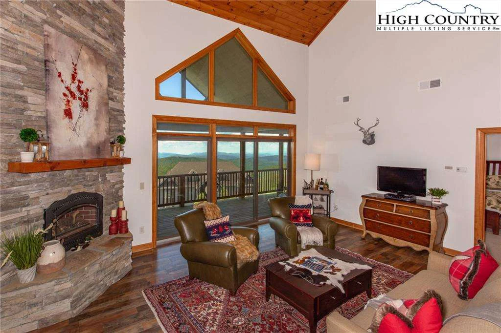 Image number 15 for the current listing