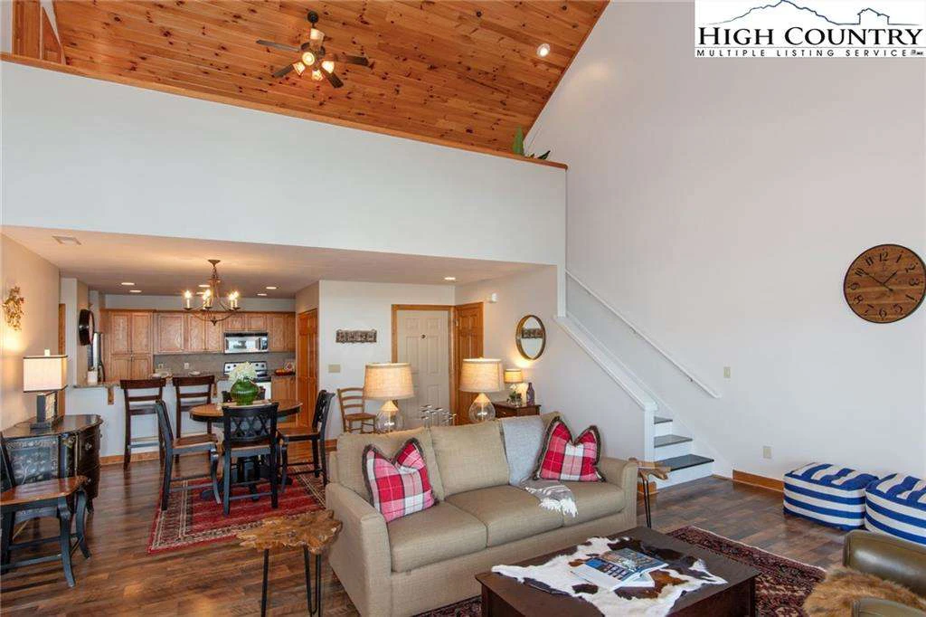 Image number 9 for the current listing