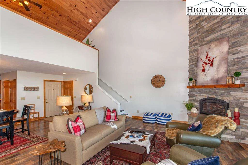 Image number 8 for the current listing