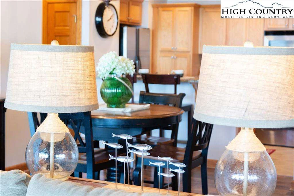 Image number 5 for the current listing