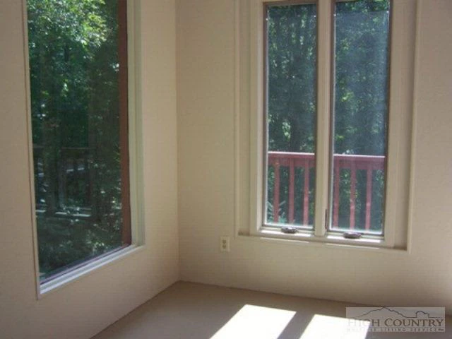 Image number 18 for the current listing