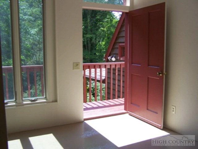 Image number 17 for the current listing