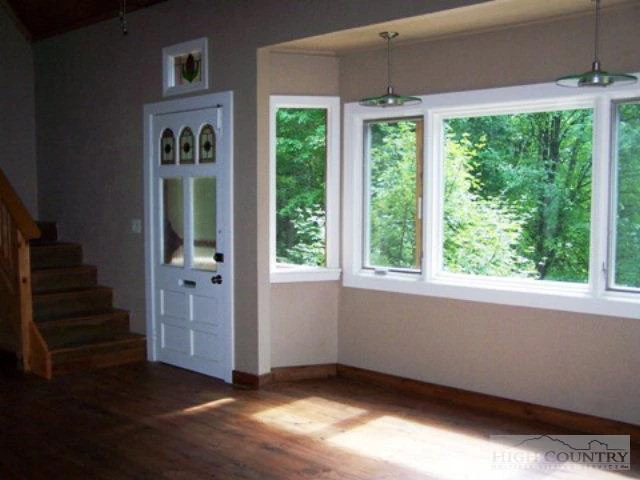 Image number 9 for the current listing