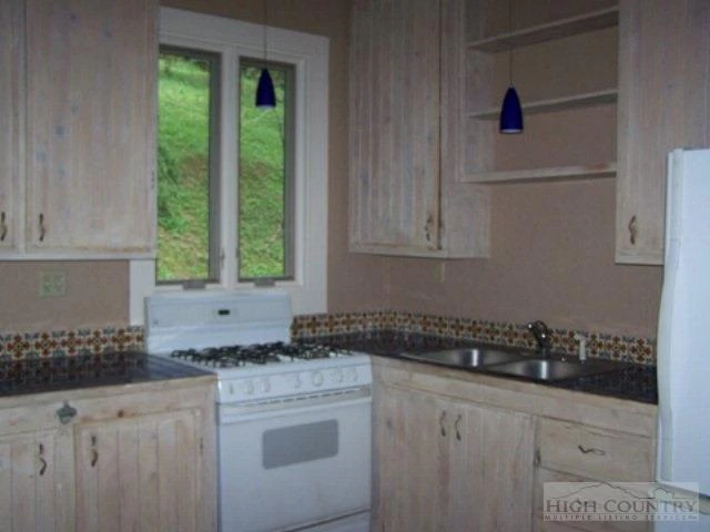 Image number 8 for the current listing