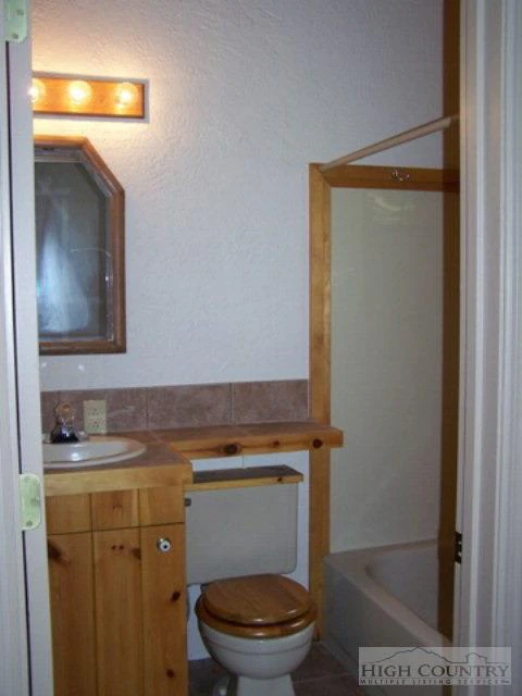 Image number 5 for the current listing