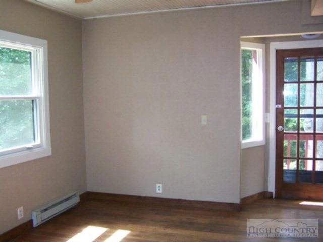 Image number 3 for the current listing