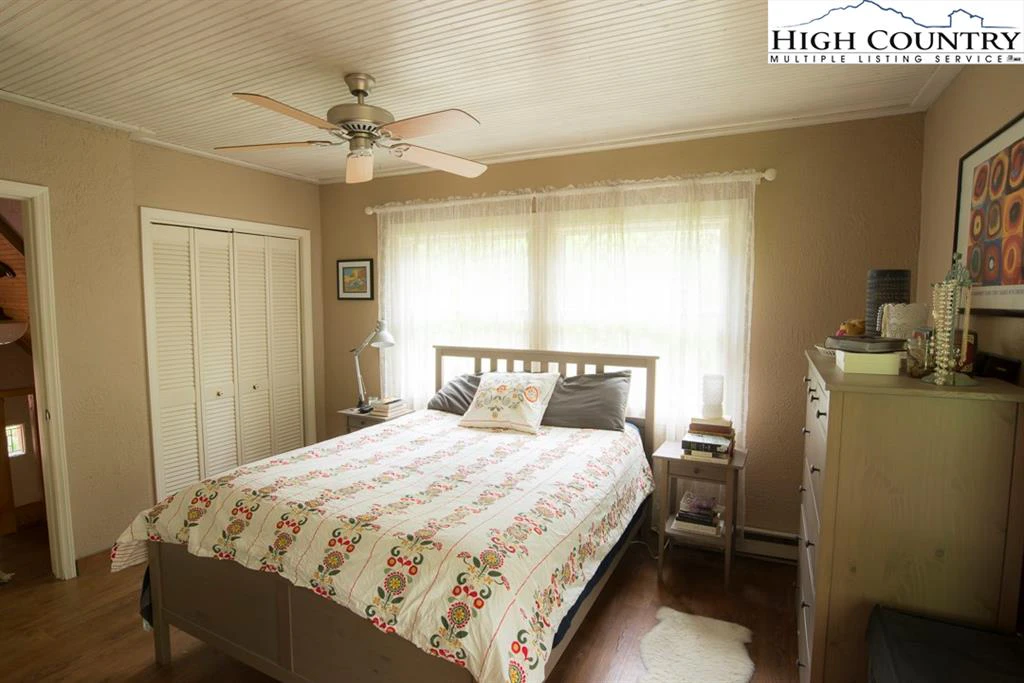 Image number 2 for the current listing