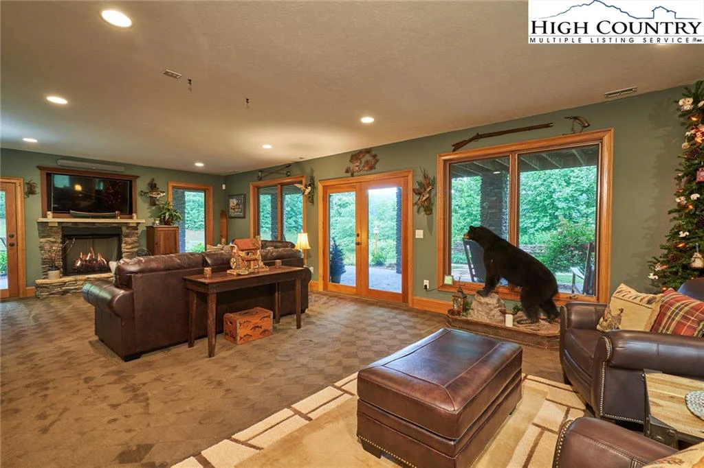 Image number 3 for the current listing