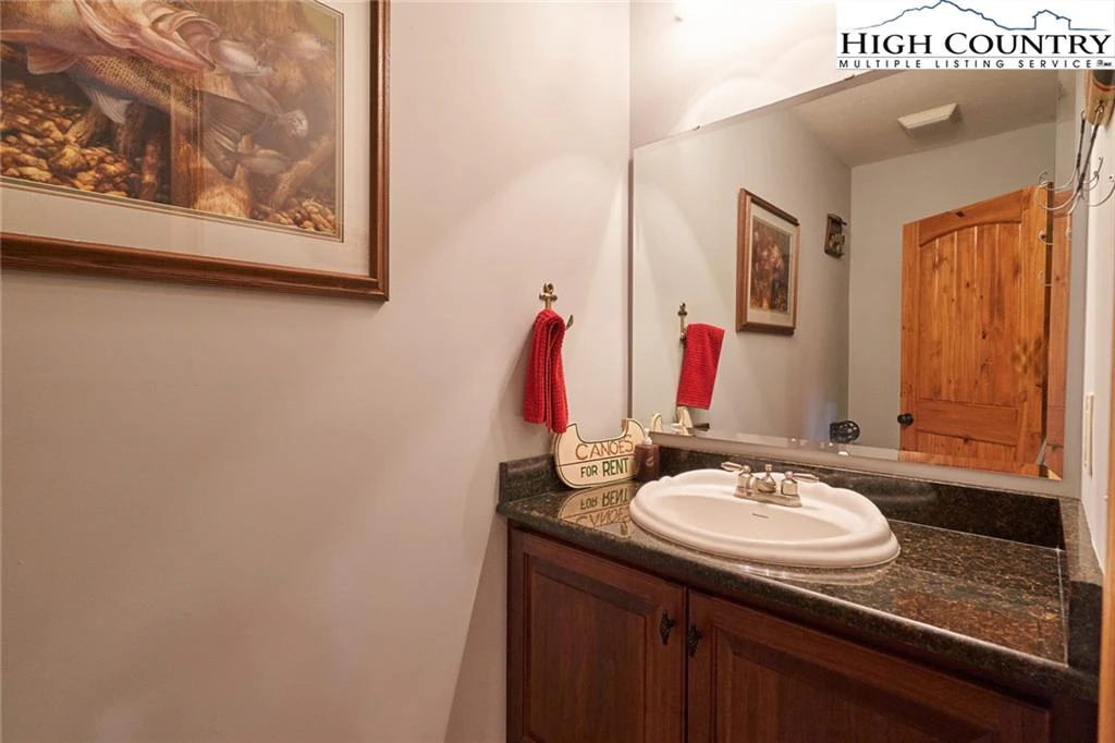 Image number 4 for the current listing