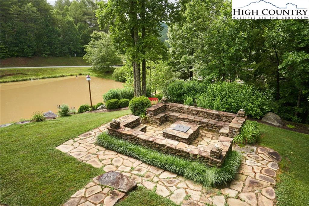 Image number 9 for the current listing