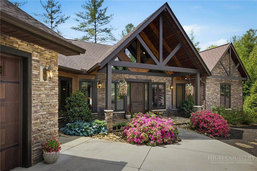 Image number 1 for the current listing